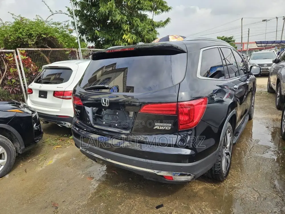 Honda Pilot Touring 4dr SUV 4WD (3.5L 6cyl 9A) 2016 Black