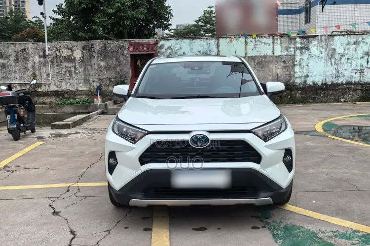 Toyota RAV4 2021 White