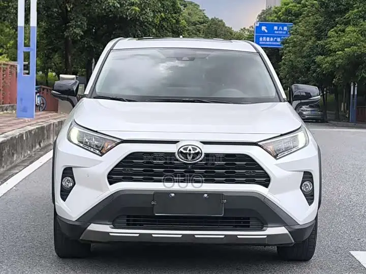 Toyota RAV4 2022 White