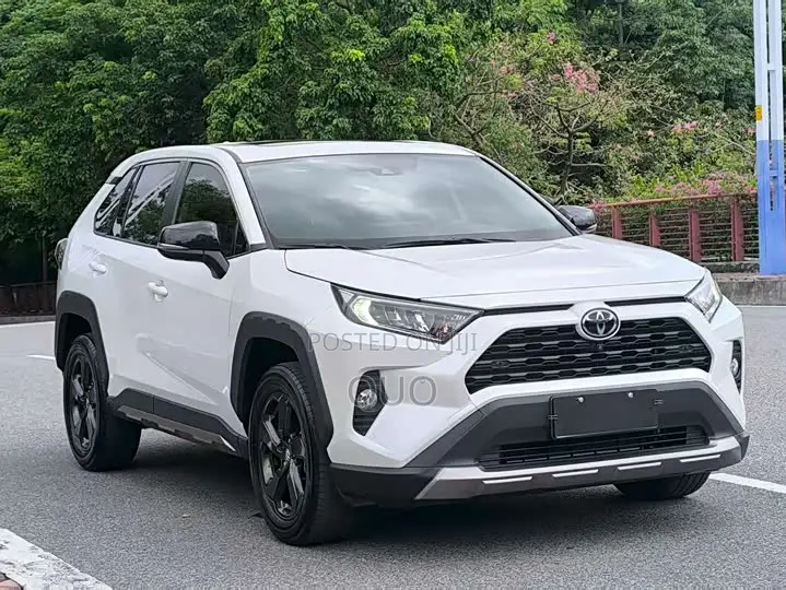 Toyota RAV4 2022 White