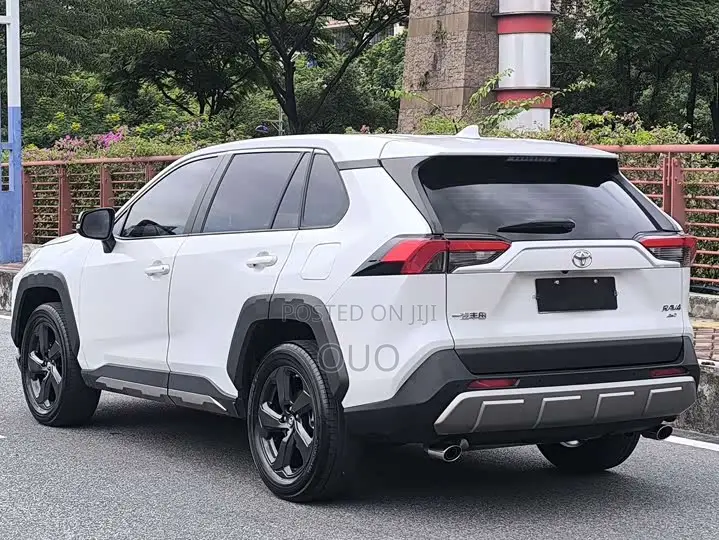 Toyota RAV4 2022 White