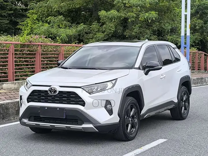 Toyota RAV4 2022 White