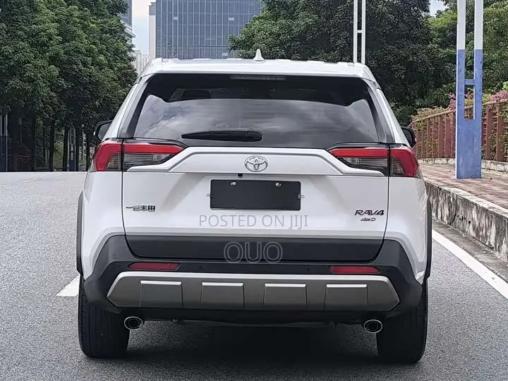 Toyota RAV4 2022 White