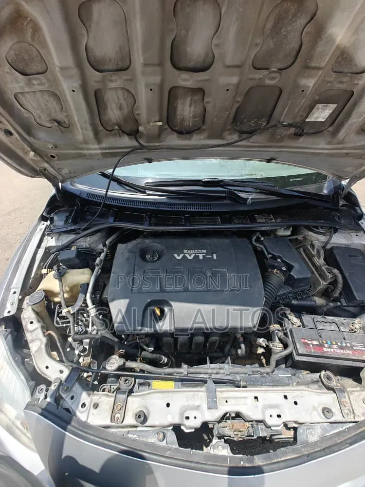 Toyota Corolla LE 4dr Sedan (1.8L 4cyl 4A) 2010 Silver