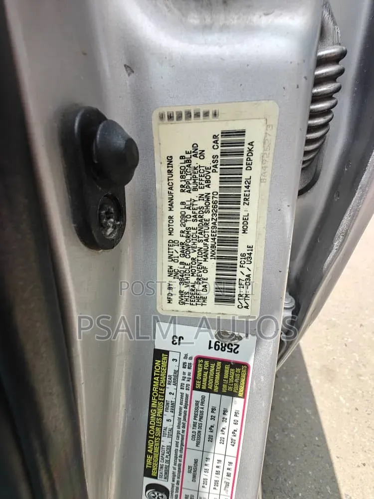 Toyota Corolla LE 4dr Sedan (1.8L 4cyl 4A) 2010 Silver