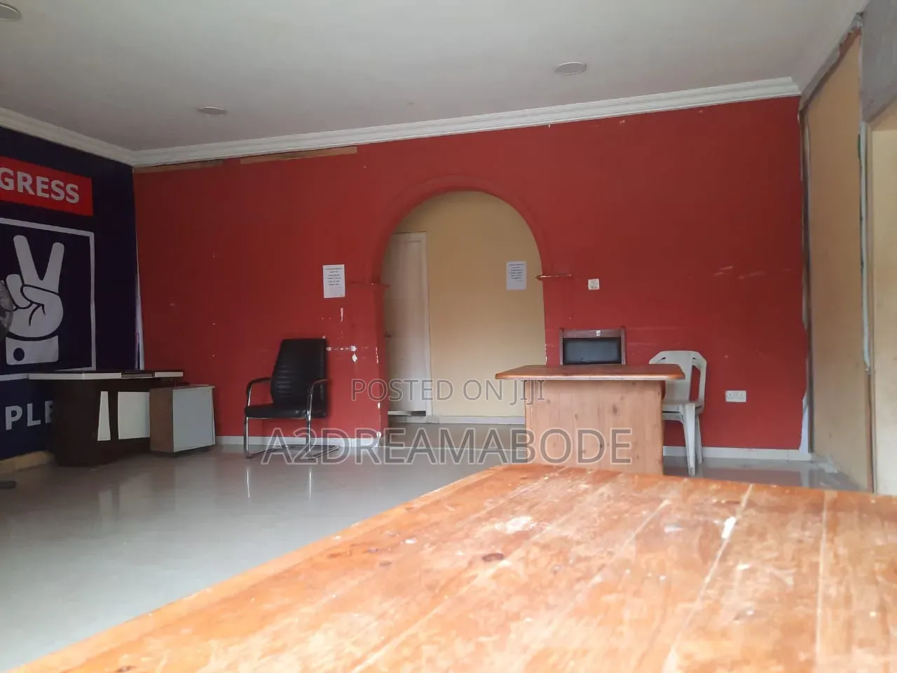 10bdrm Bungalow in Ikeja for rent