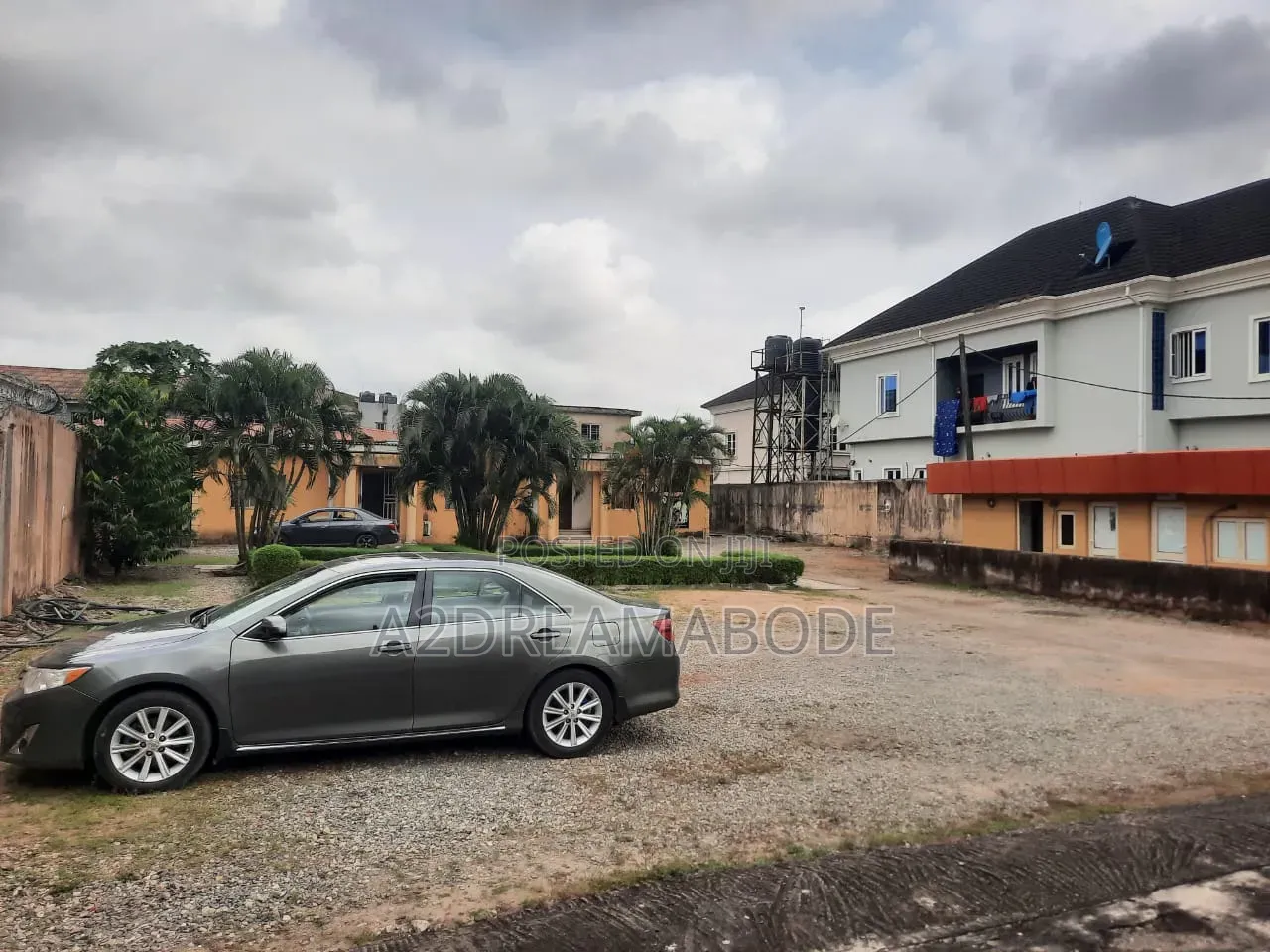 10bdrm Bungalow in Ikeja for rent