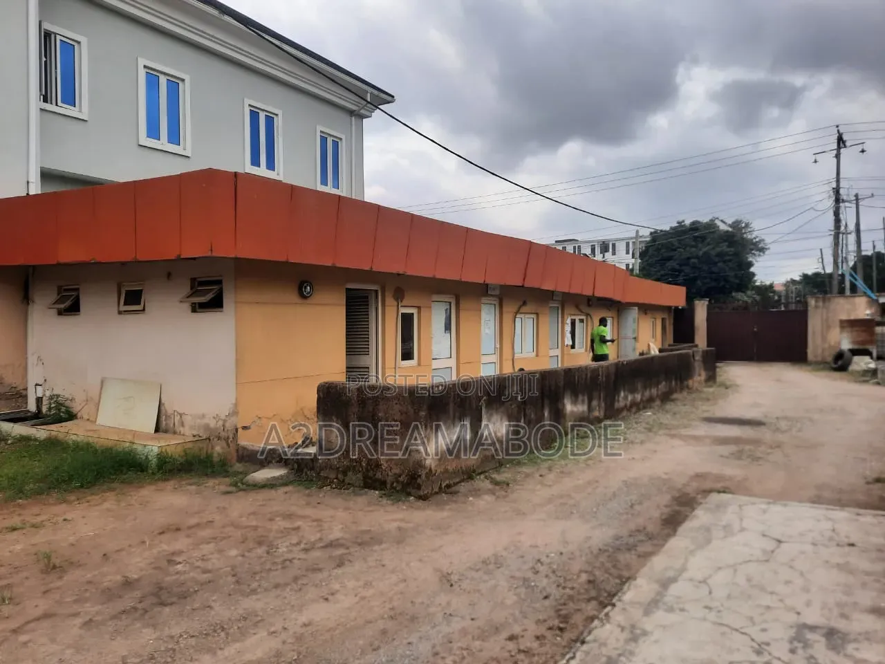 10bdrm Bungalow in Ikeja for rent