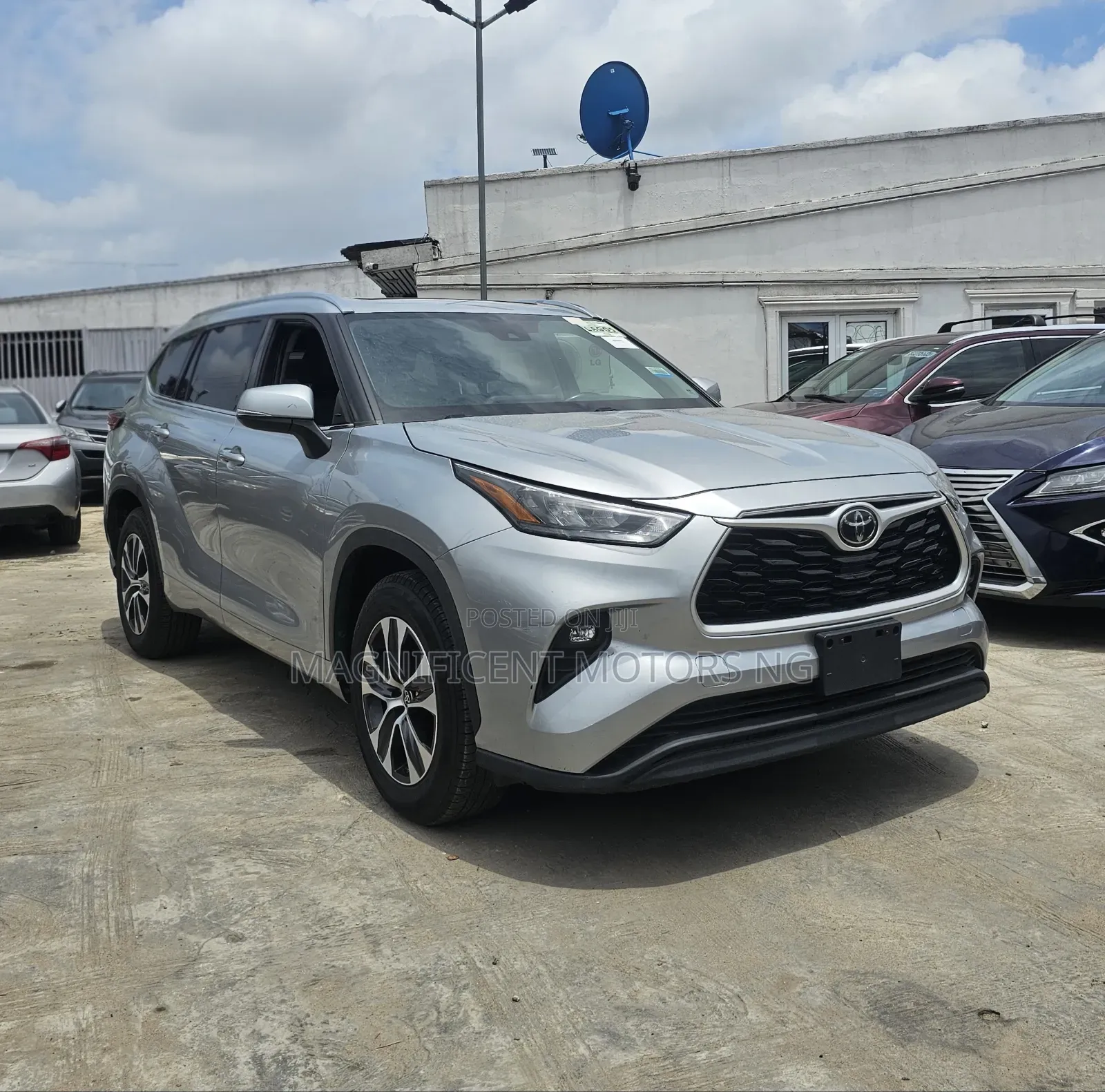Toyota Highlander XLE FWD 2020 Silver