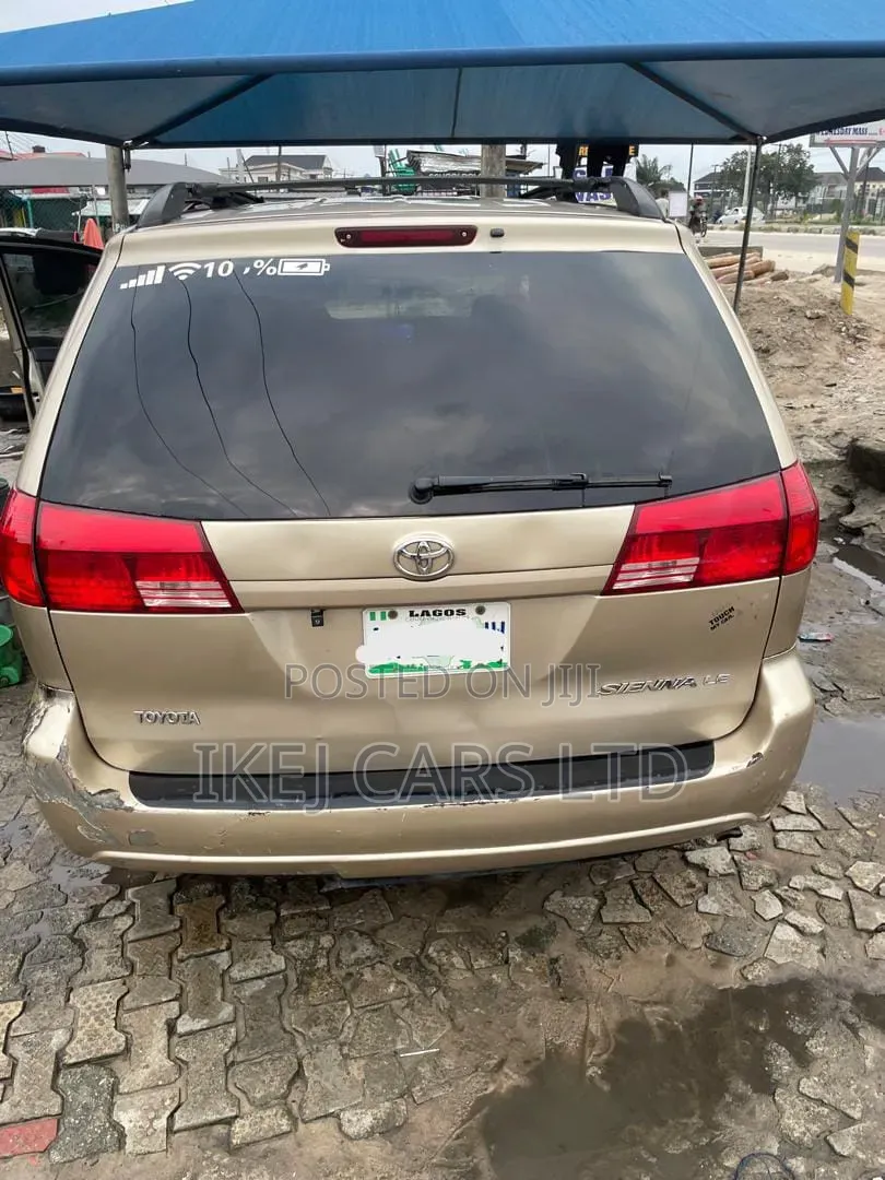 Toyota Sienna 2007 Gold