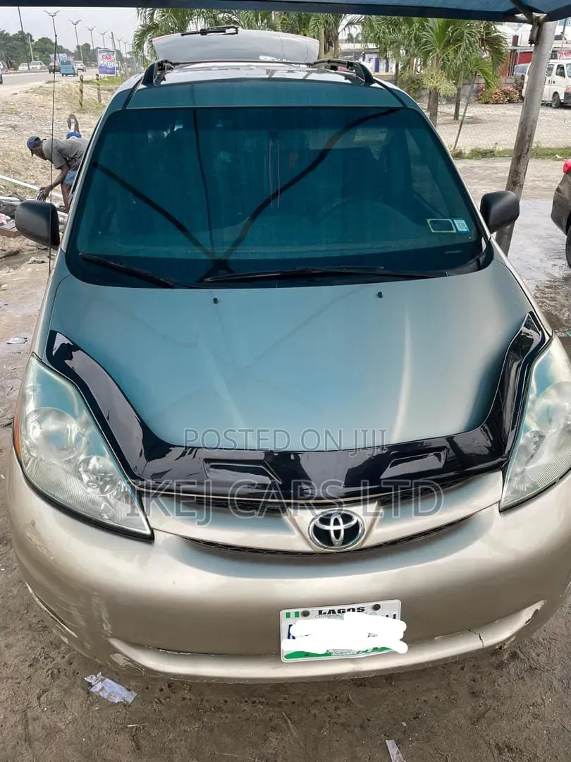 Toyota Sienna 2007 Gold