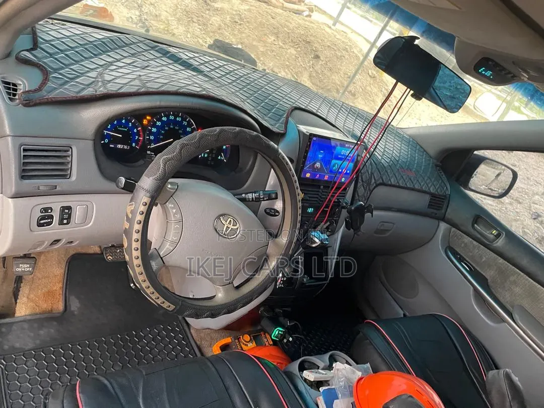 Toyota Sienna 2007 Gold