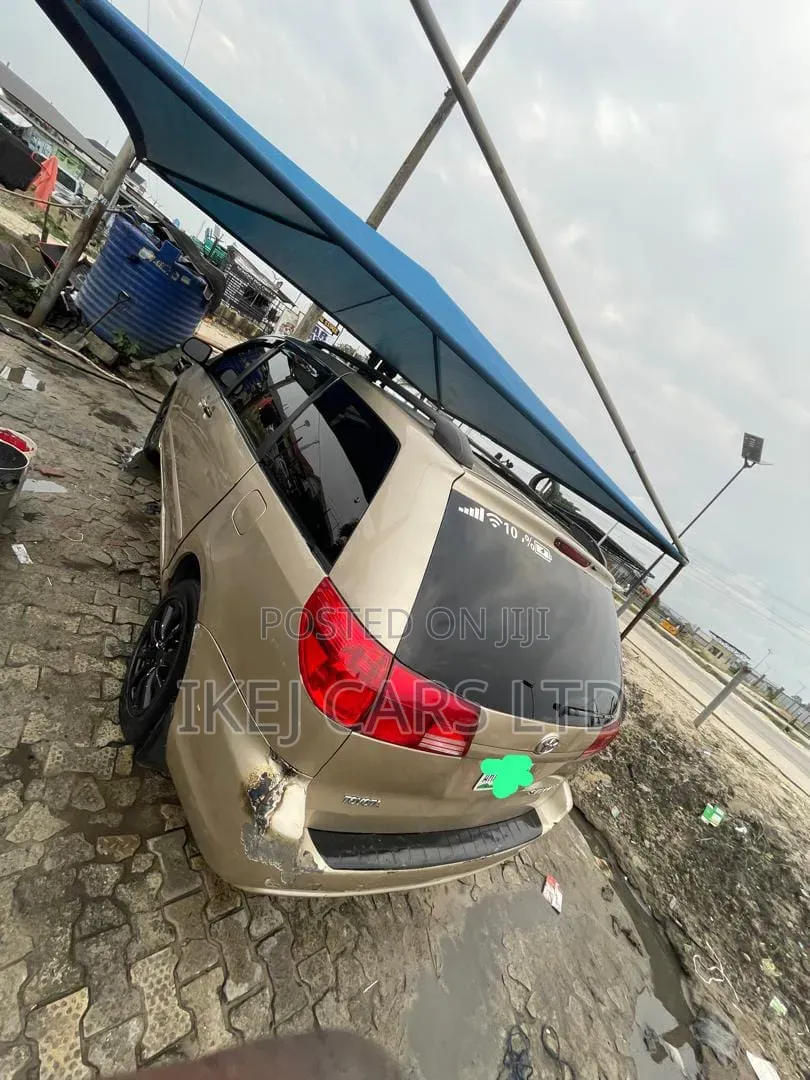 Toyota Sienna 2007 Gold