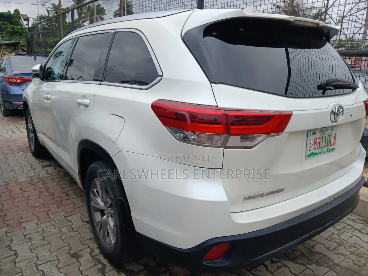 Toyota Highlander XLE V6 4x4 (3.5L 6cyl 6A) 2016