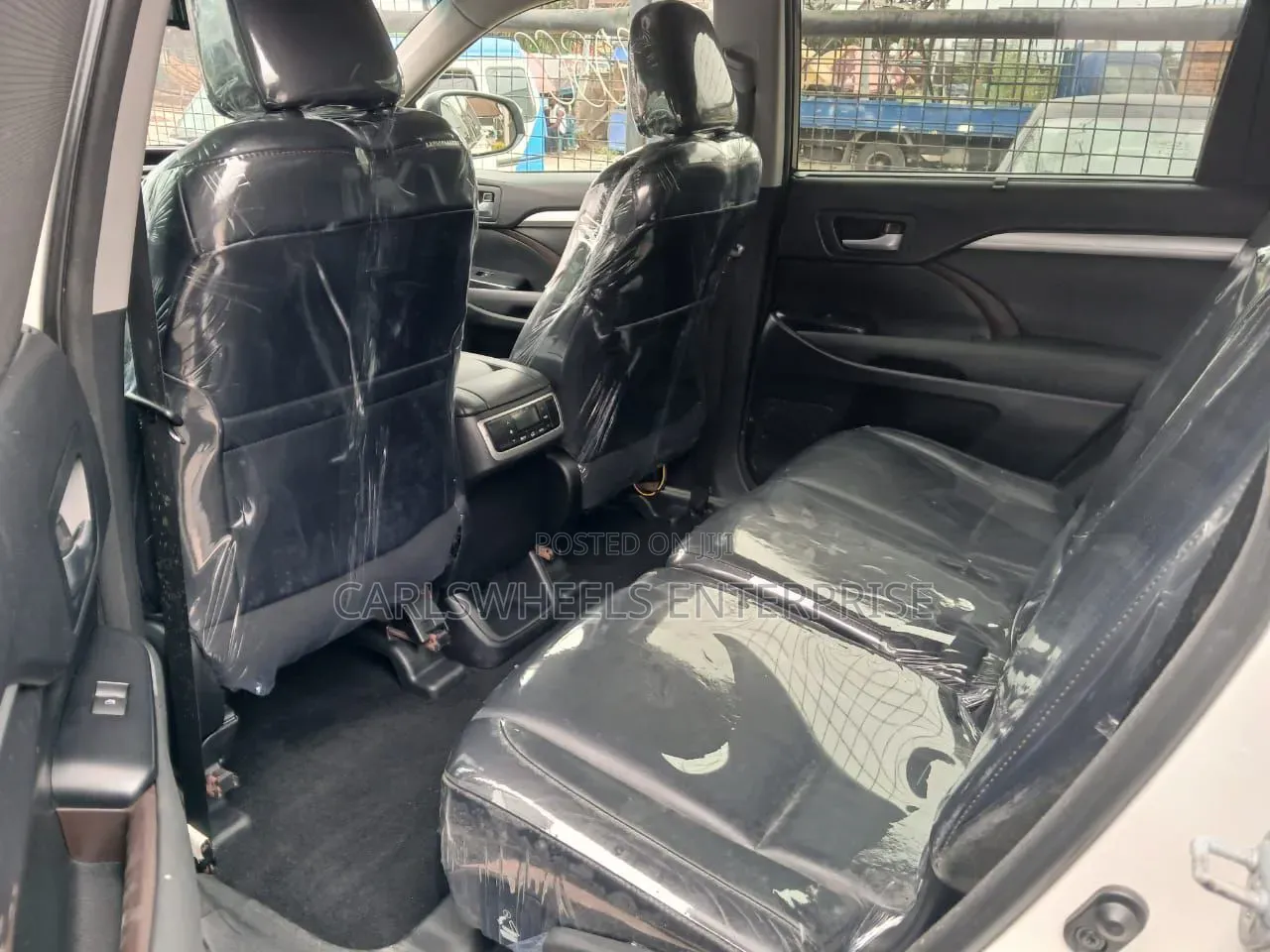 Toyota Highlander XLE V6 4x4 (3.5L 6cyl 6A) 2016