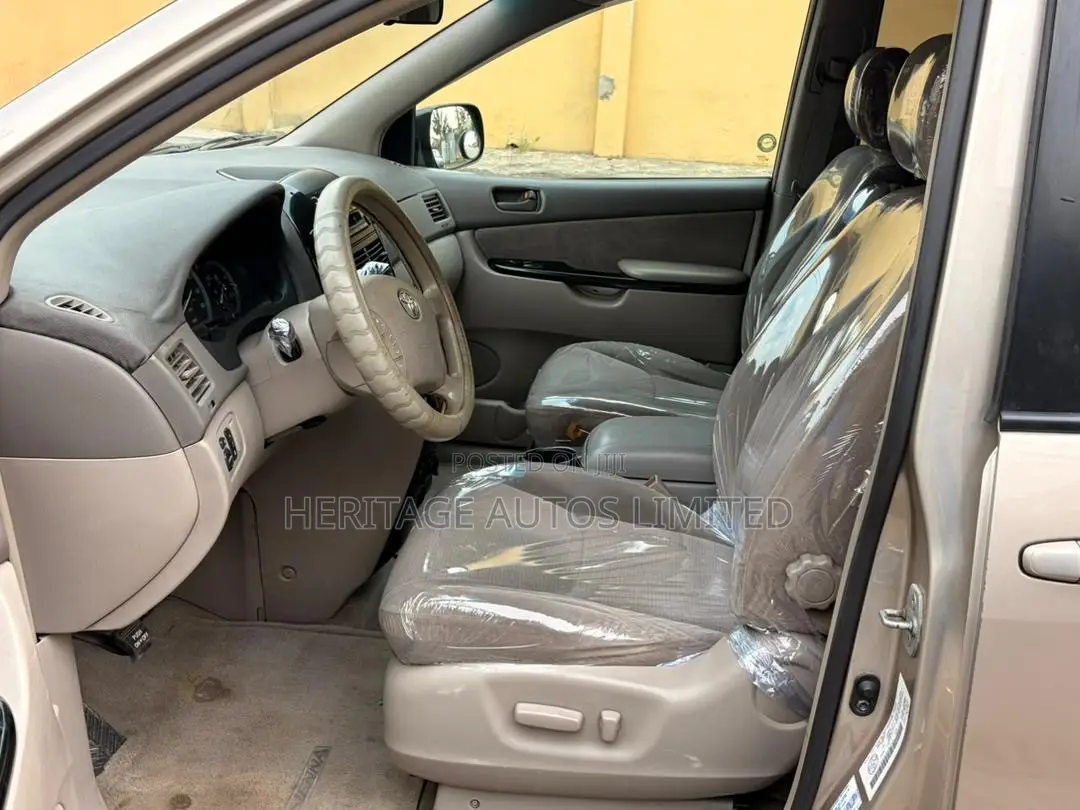 Toyota Sienna LE AWD (3.3L V6 5A) 2004 Gold