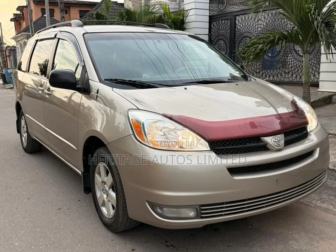Toyota Sienna LE AWD (3.3L V6 5A) 2004 Gold