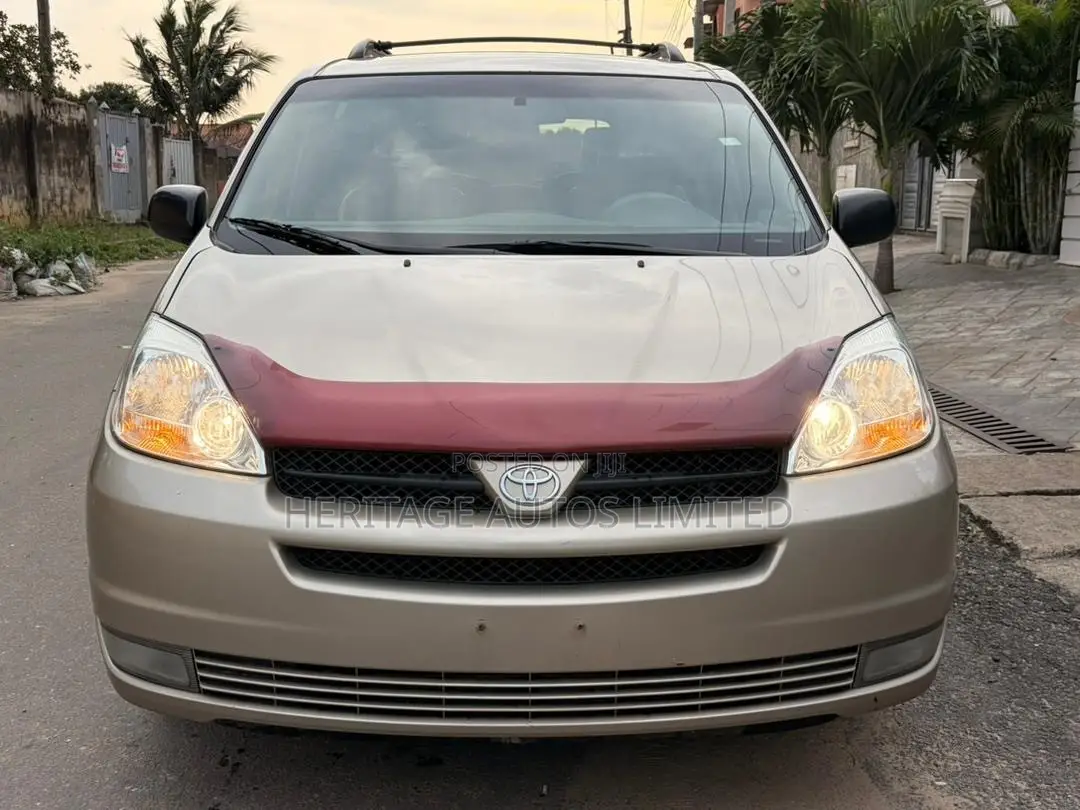Toyota Sienna LE AWD (3.3L V6 5A) 2004 Gold