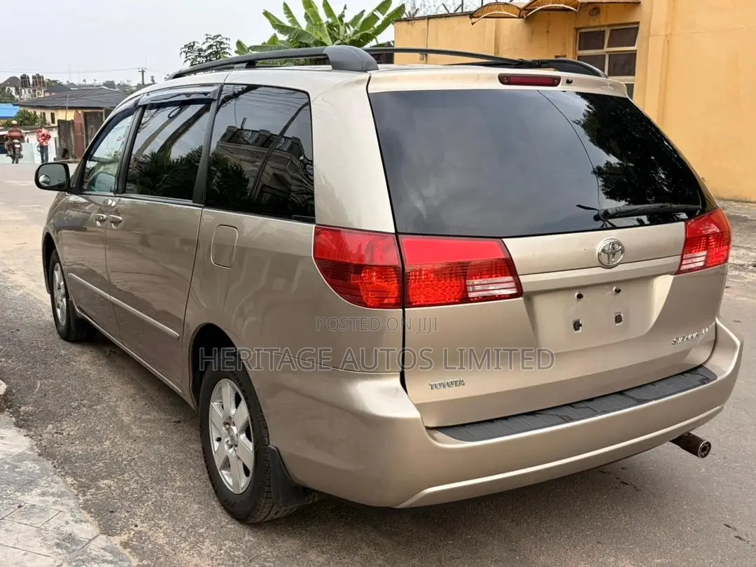 Toyota Sienna LE AWD (3.3L V6 5A) 2004 Gold