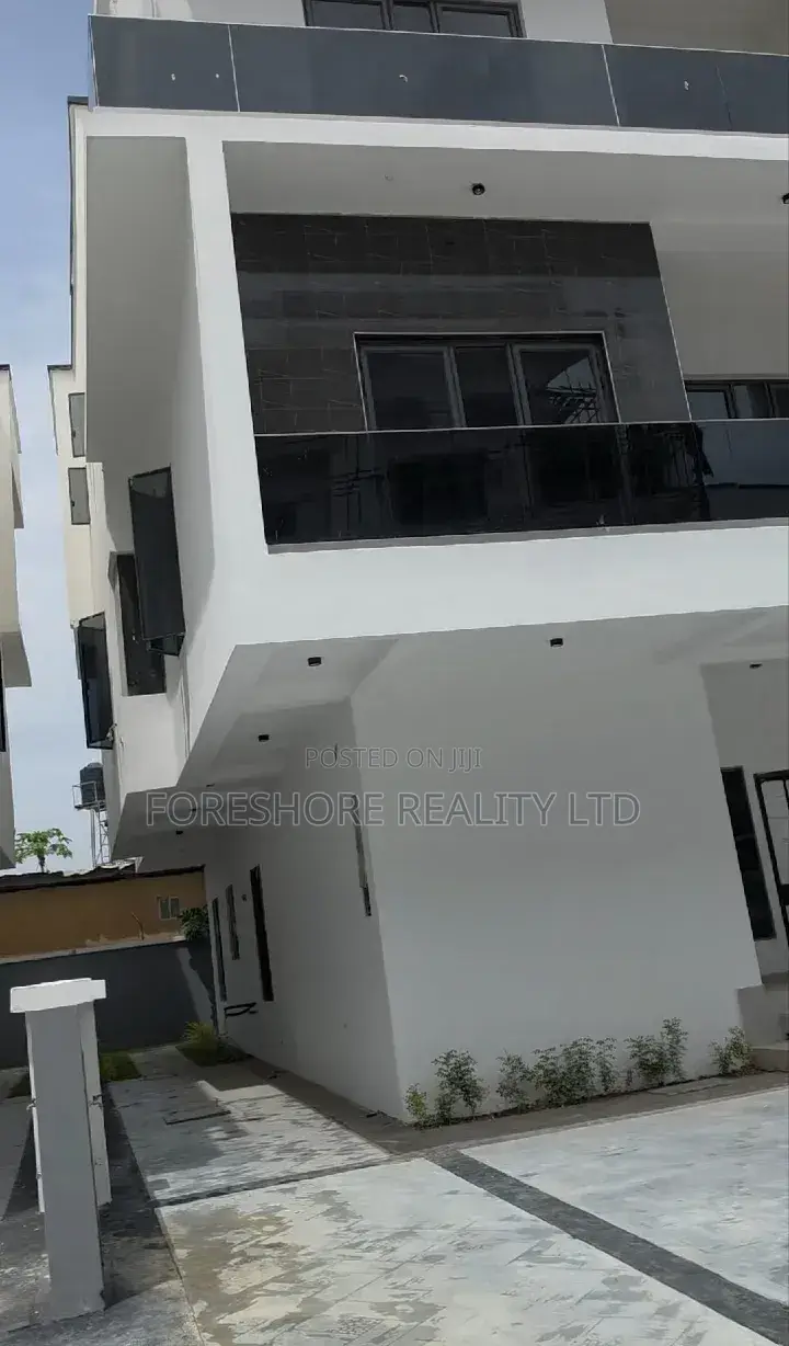 5bdrm House in Ikeja Gra for sale