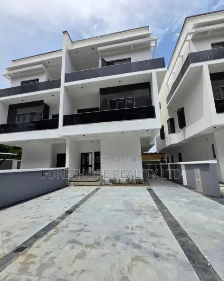5bdrm House in Ikeja Gra for sale
