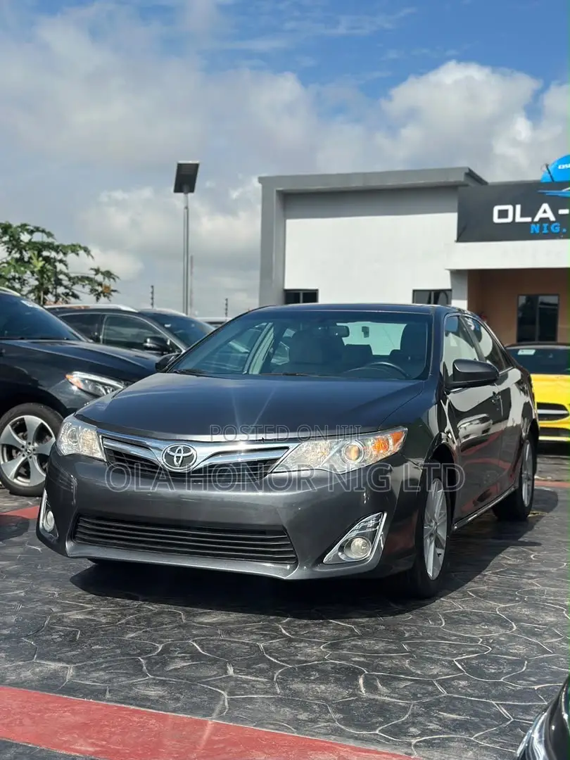 Toyota Camry XLE 4dr Sedan (3.5L 6cyl 6A) 2014 Gray