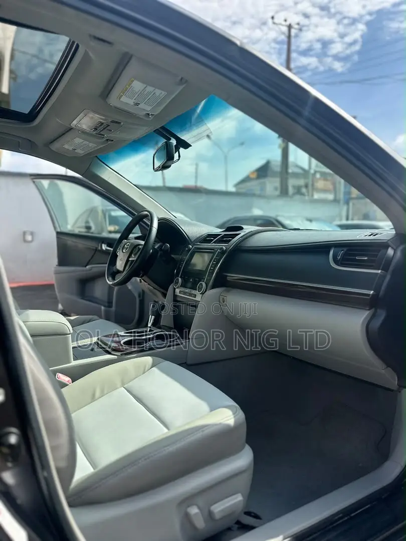 Toyota Camry XLE 4dr Sedan (3.5L 6cyl 6A) 2014 Gray