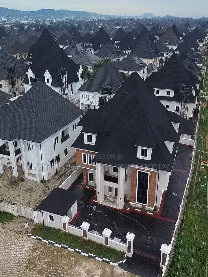 8bdrm Duplex in Zim Homes And, Karsana for sale