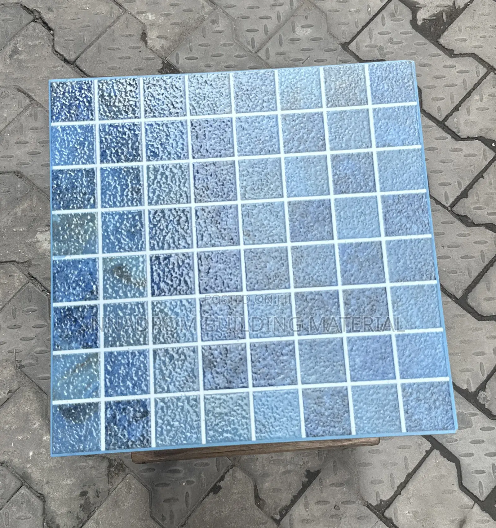 33/33 Spanish Blue Pool Tiles