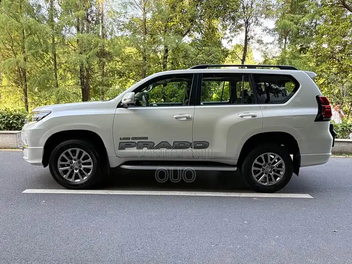Toyota Land Cruiser Prado 2019 White