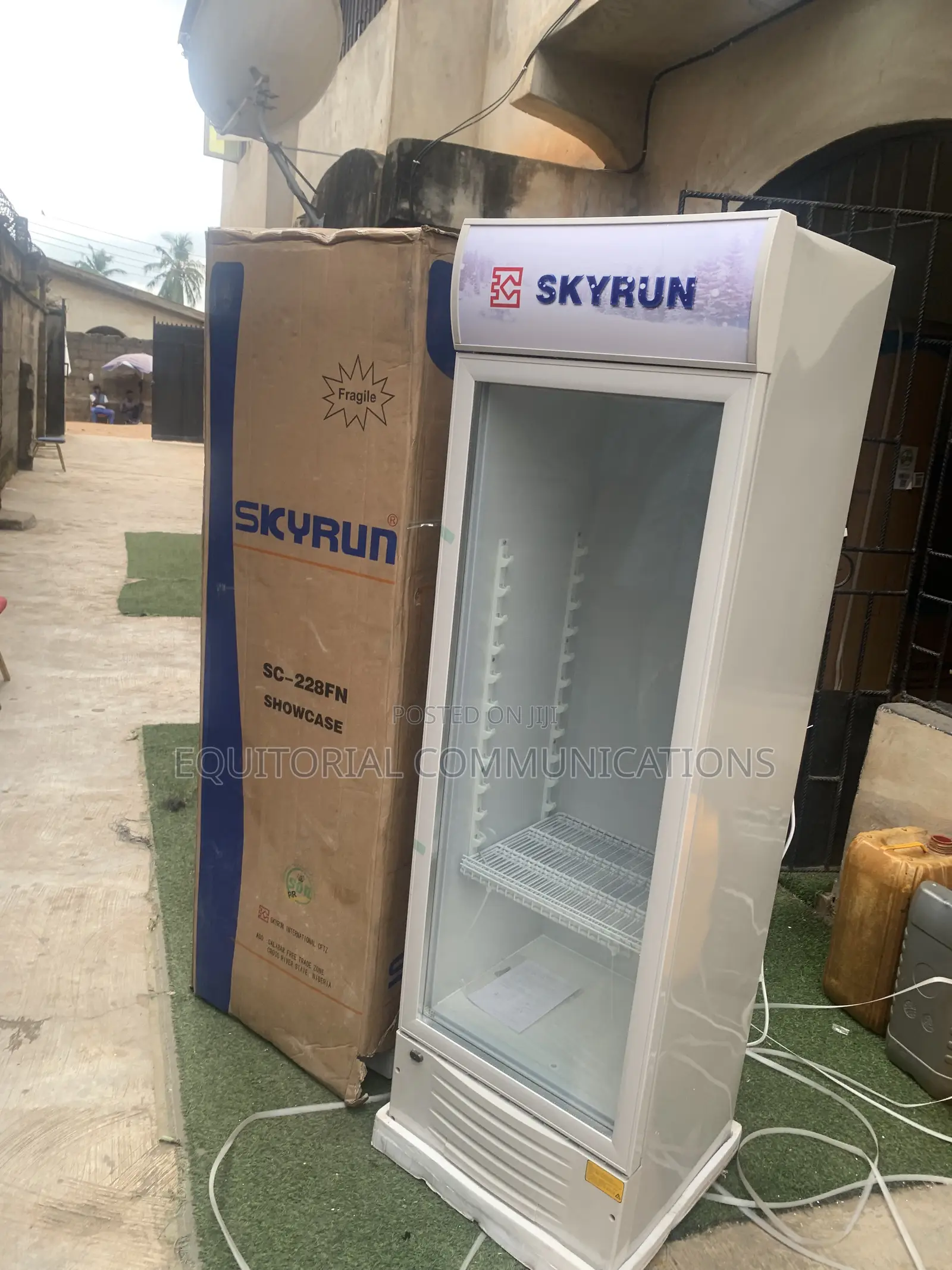 Skyrun SC-228FN Chilled Drinks Showcase