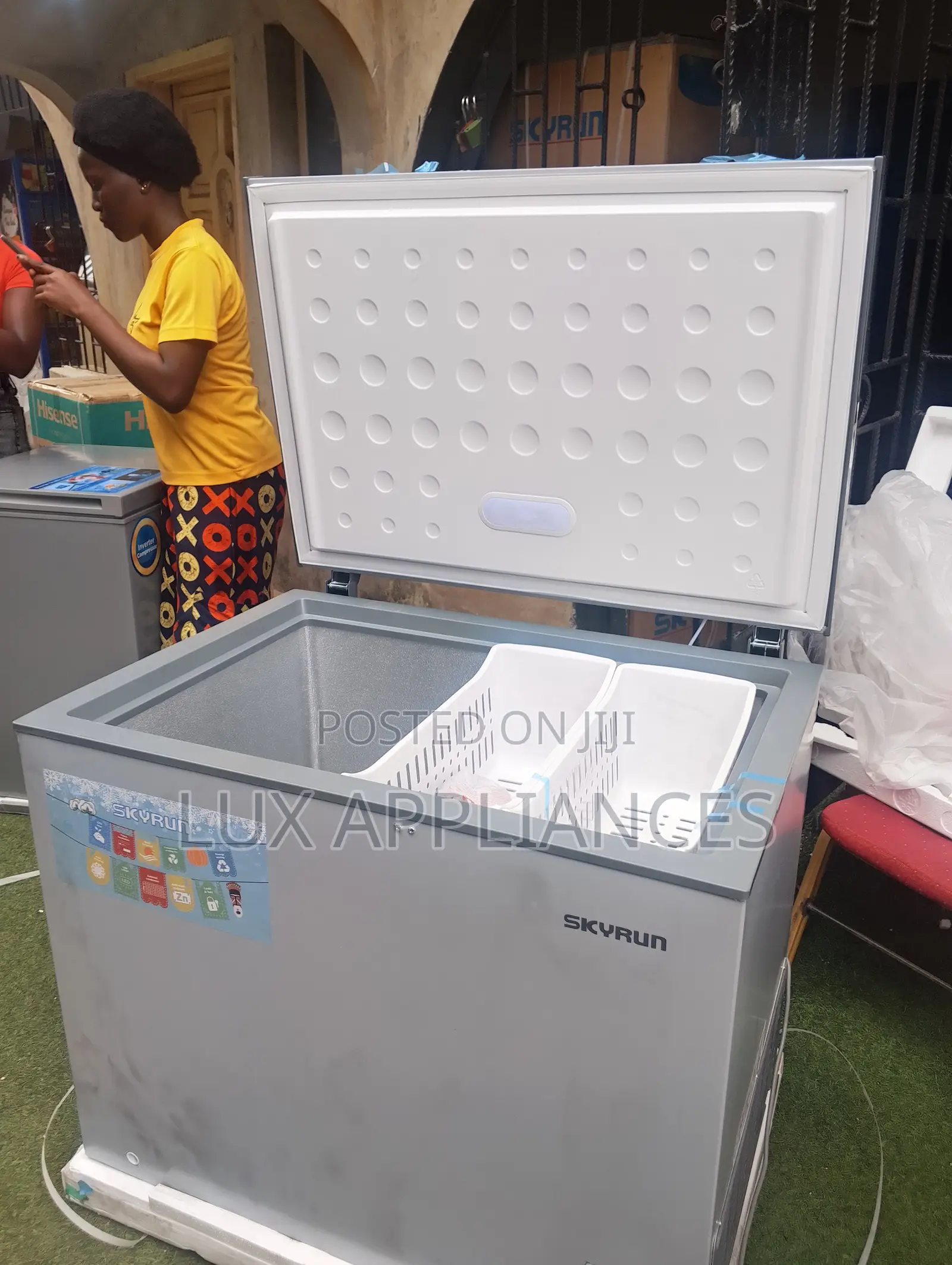 Skyrun 260L Chest Freezer With Super Freezing Function