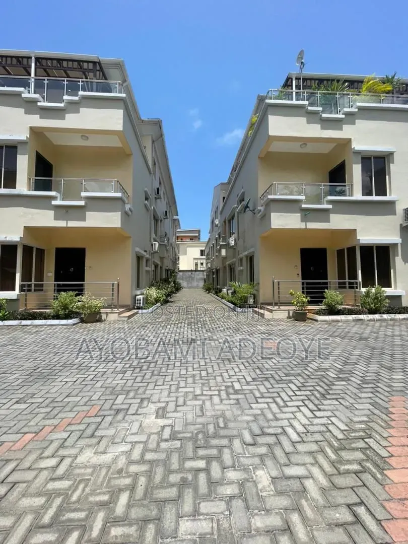 3bdrm Apartment in Adeola Adeku for rent