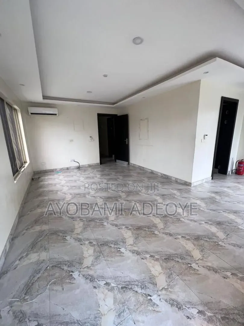 3bdrm Apartment in Adeola Adeku for rent