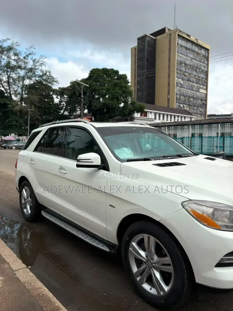 Mercedes-Benz M Class 2012 Off white