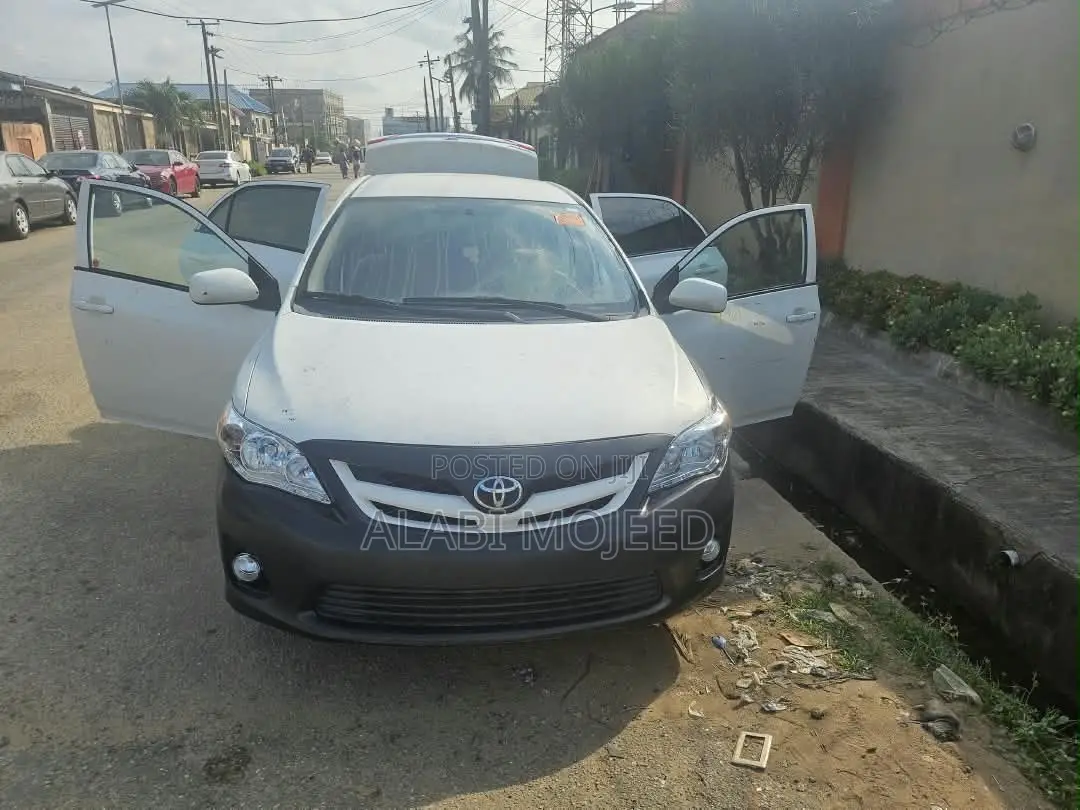 Toyota Corolla L 4dr Sedan (1.8L 4cyl 5M) 2012 White