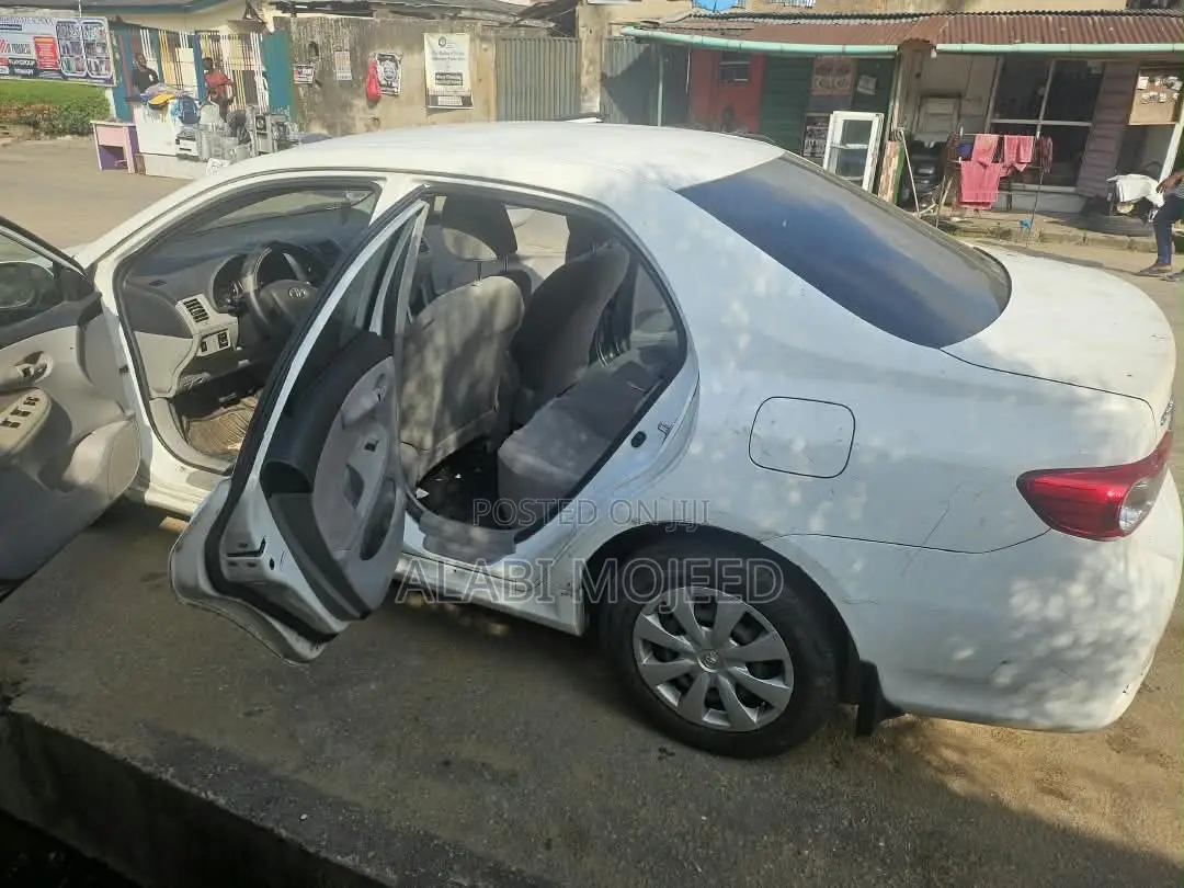 Toyota Corolla L 4dr Sedan (1.8L 4cyl 5M) 2012 White