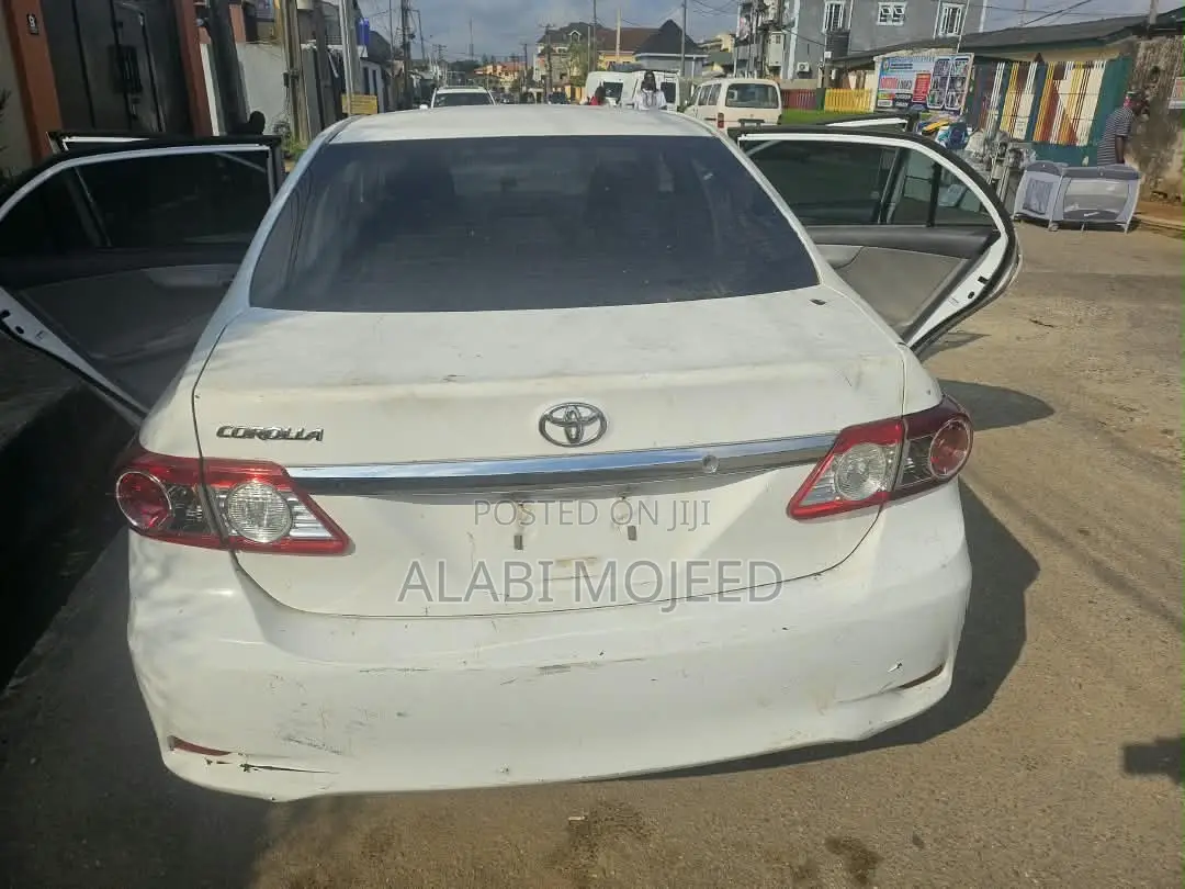 Toyota Corolla L 4dr Sedan (1.8L 4cyl 5M) 2012 White