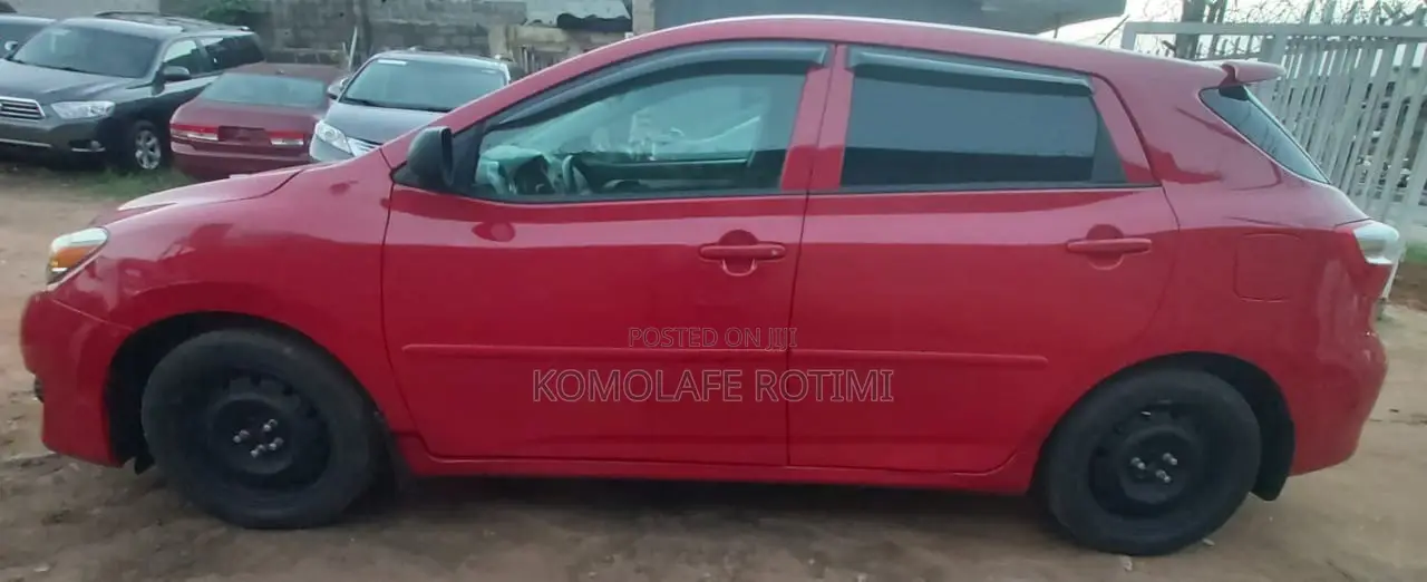 Toyota Matrix Hatchback FWD (1.8L 4cyl 5M) 2009 Red