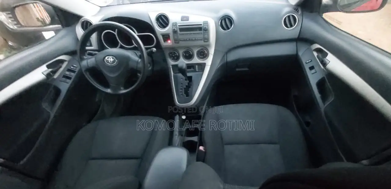 Toyota Matrix Hatchback FWD (1.8L 4cyl 5M) 2009 Red