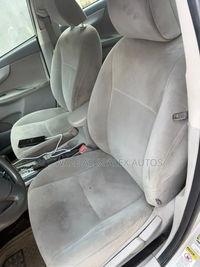 Toyota Corolla 2010 Silver