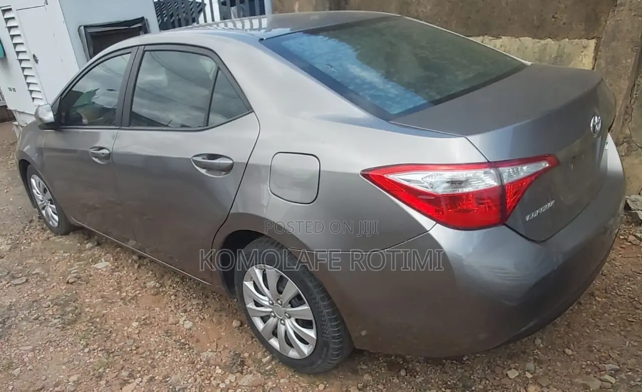 Toyota Corolla L 4dr Sedan (1.8L 4cyl 6M) 2015 Gray
