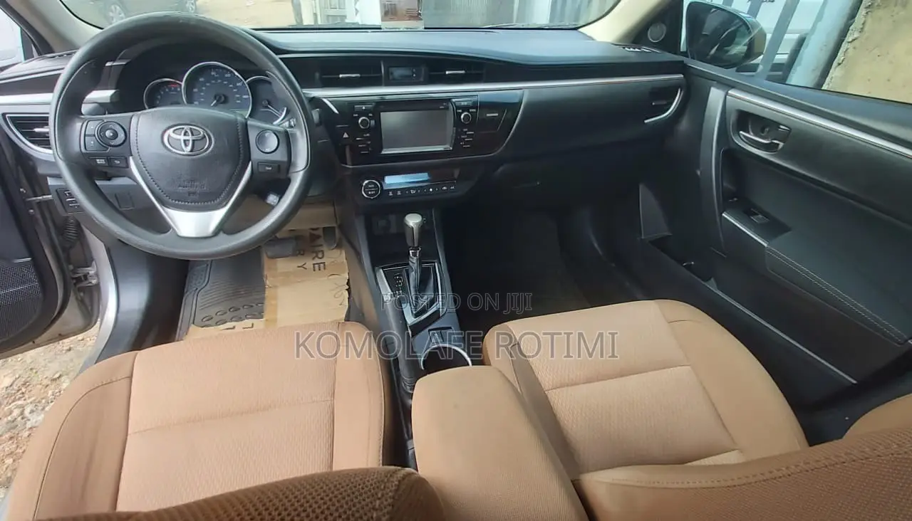 Toyota Corolla L 4dr Sedan (1.8L 4cyl 6M) 2015 Gray