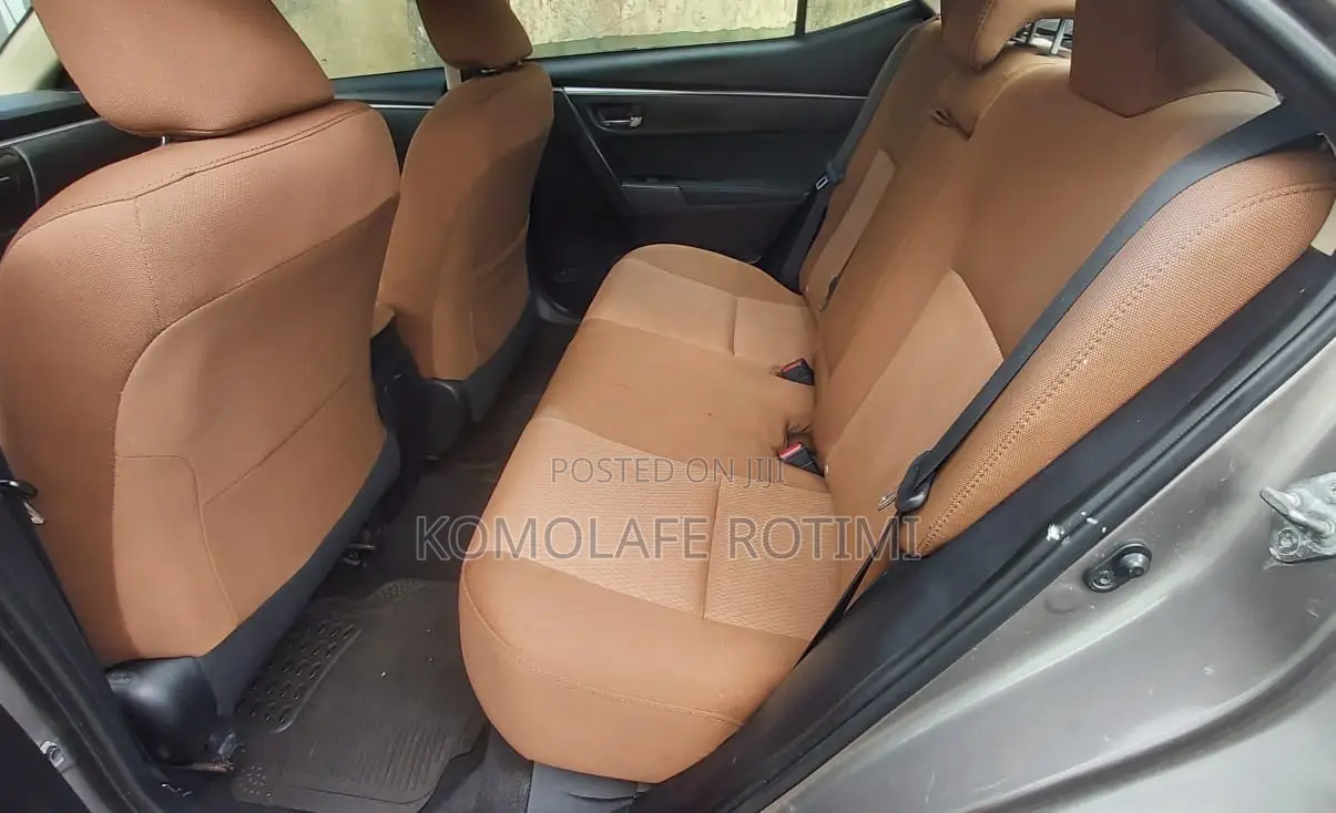 Toyota Corolla L 4dr Sedan (1.8L 4cyl 6M) 2015 Gray