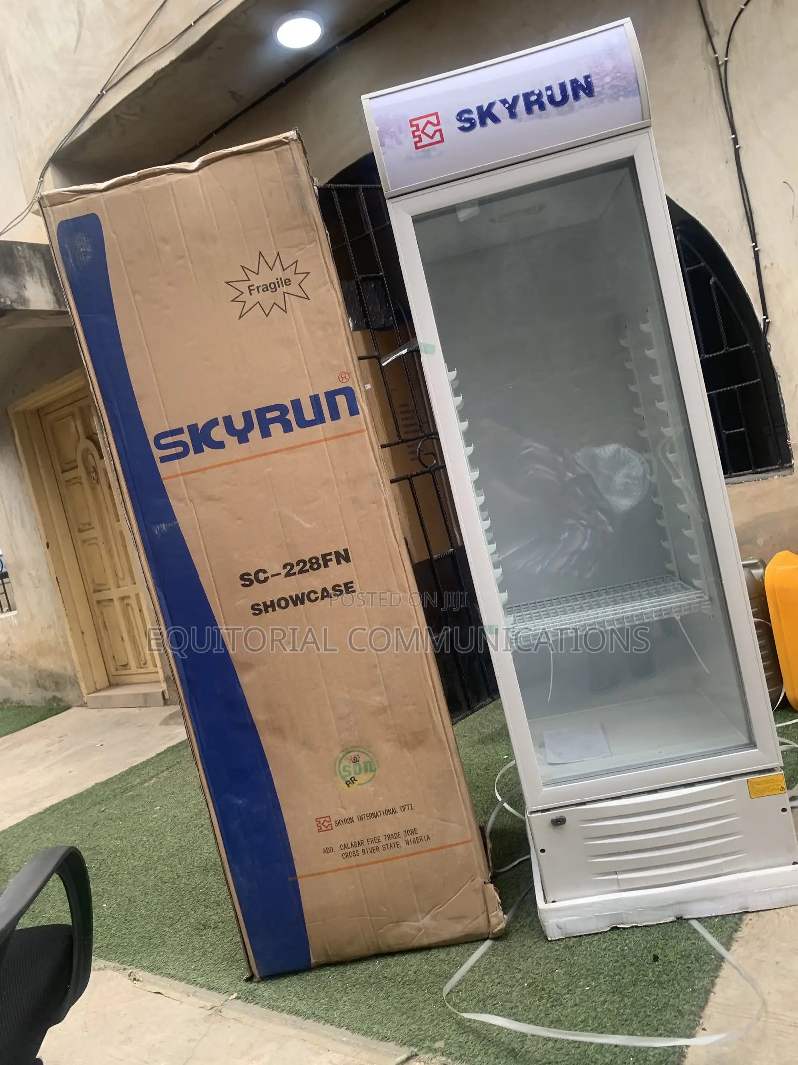 Skyrun 228L Retail Glass Showcase