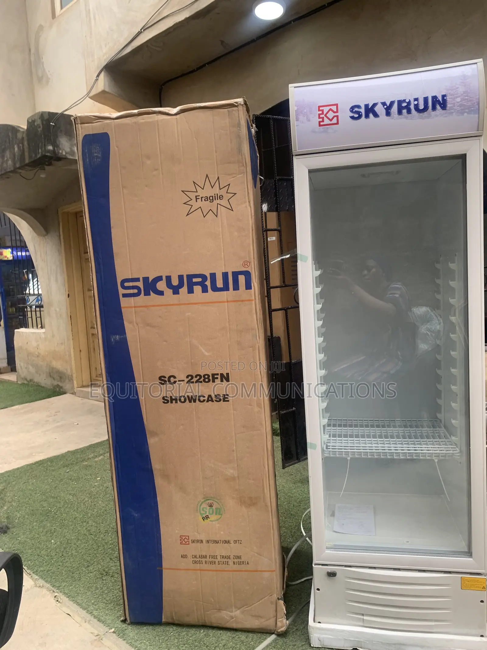 Skyrun SC-228FN Shop Beverage Display Cooler