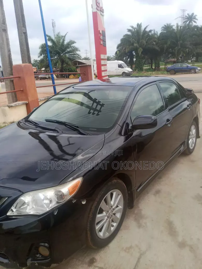 Toyota Corolla 2011 Black
