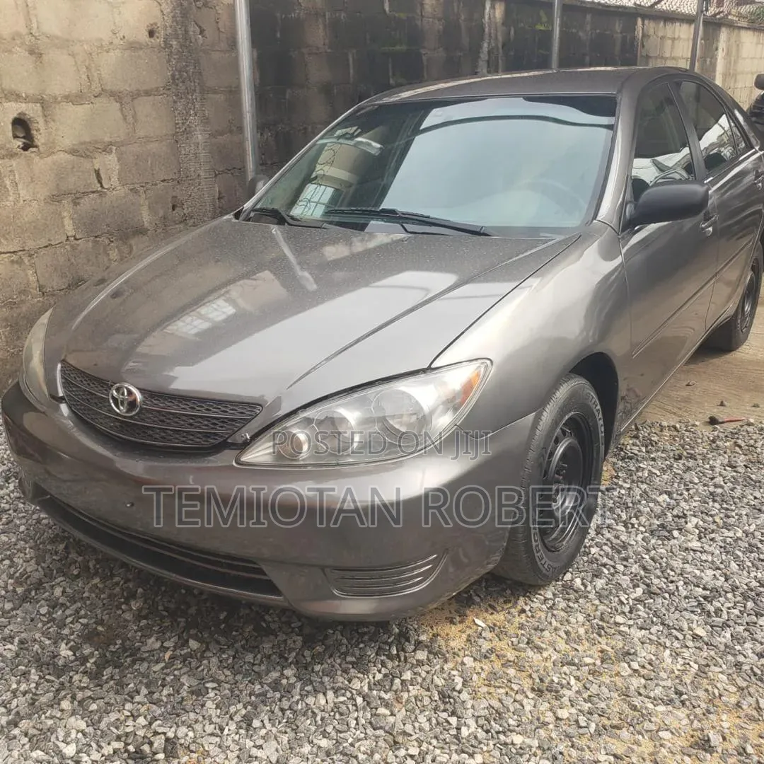 Toyota Camry LE 4dr Sedan (2.4L 4cyl 5A) 2005 Gray