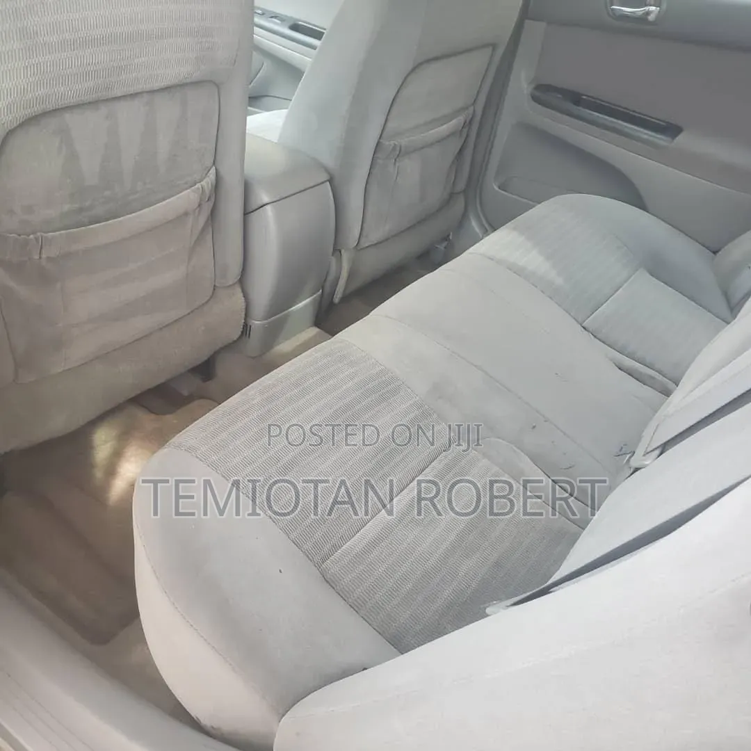 Toyota Camry LE 4dr Sedan (2.4L 4cyl 5A) 2005 Gray