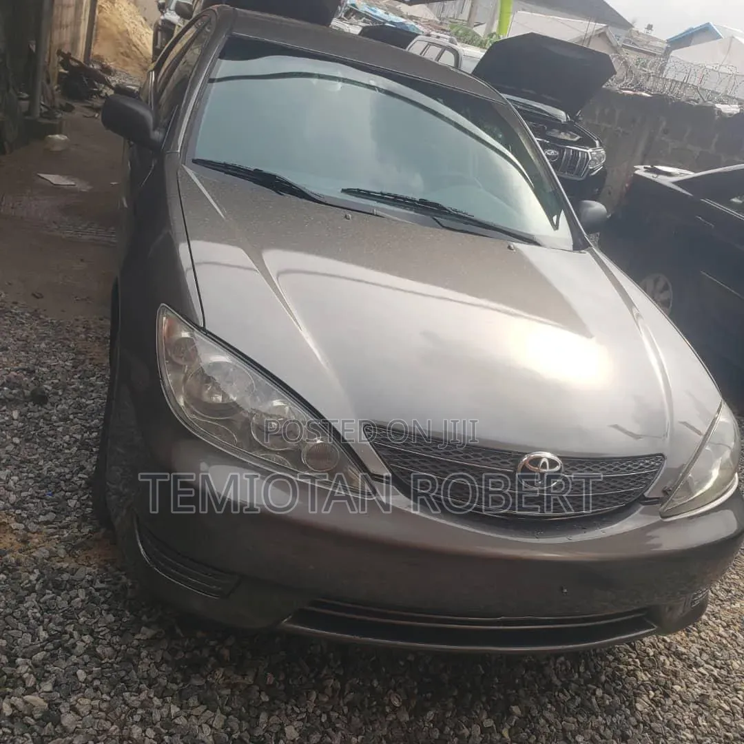 Toyota Camry LE 4dr Sedan (2.4L 4cyl 5A) 2005 Gray